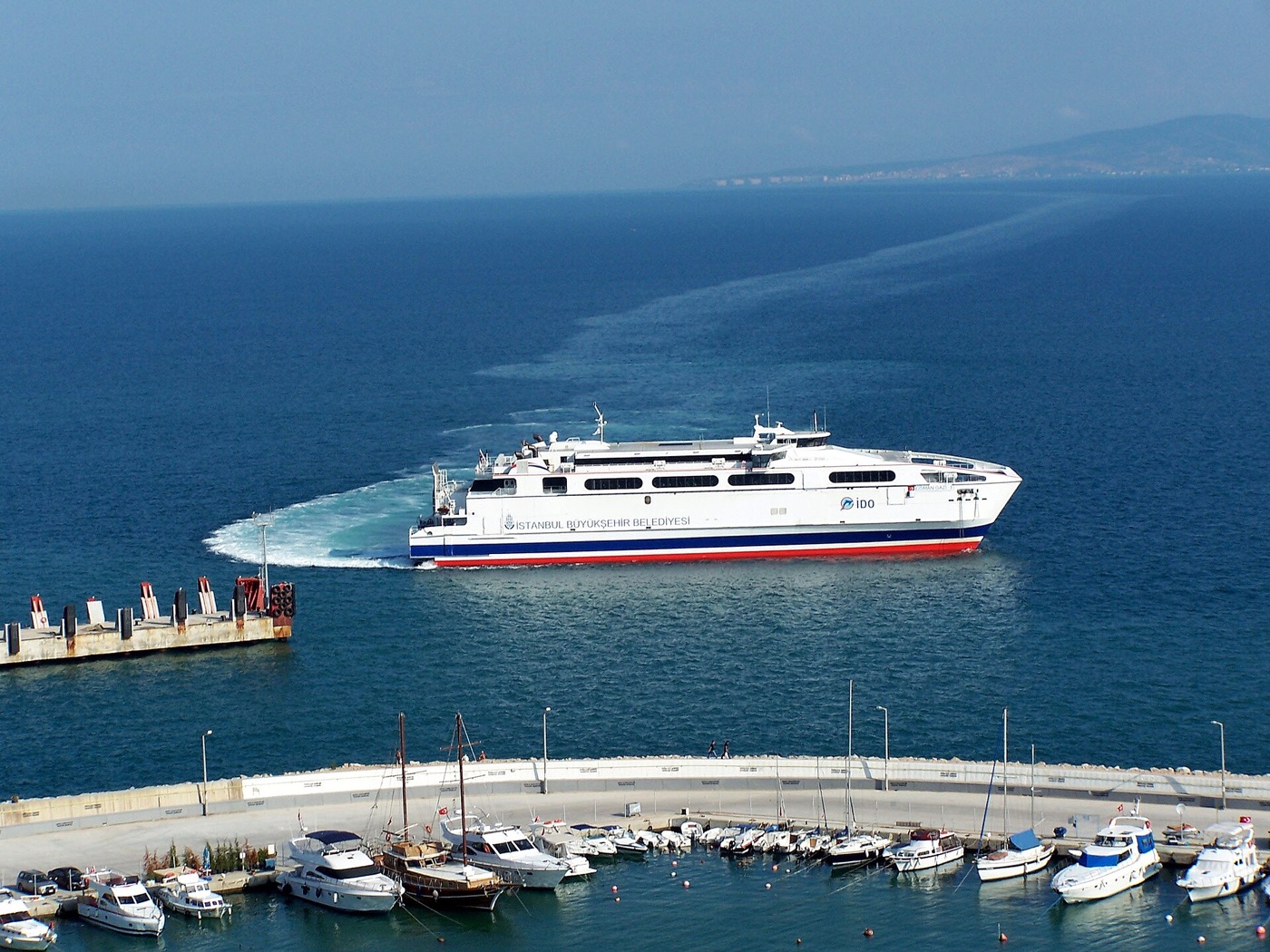 Osman Gazi-1 hızlı feribotu Mudanya Güzelyalı'ya gelirken